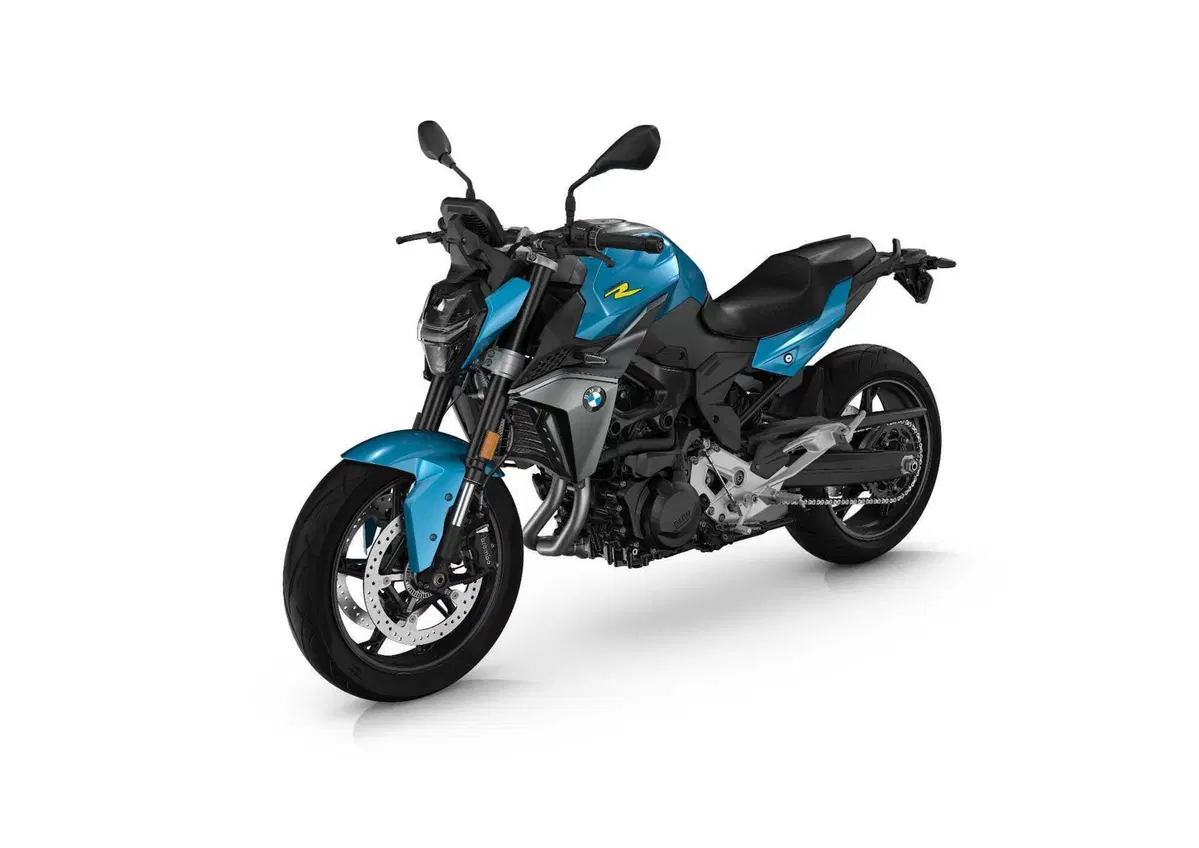  Nuove BMW F 900 R e F 900 XR 2025: aggiornamenti su ergonomia, ciclistica e dotazione (12)