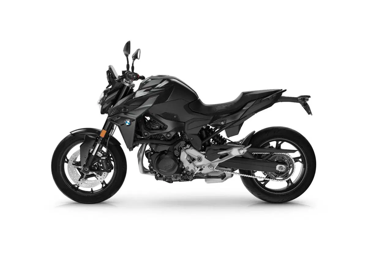  Nuove BMW F 900 R e F 900 XR 2025: aggiornamenti su ergonomia, ciclistica e dotazione (14)