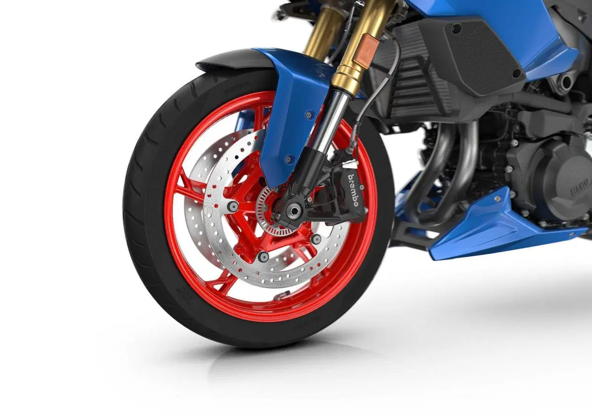  Nuove BMW F 900 R e F 900 XR 2025: aggiornamenti su ergonomia, ciclistica e dotazione (3)