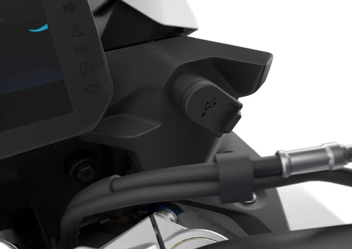  Nuove BMW F 900 R e F 900 XR 2025: aggiornamenti su ergonomia, ciclistica e dotazione (6)