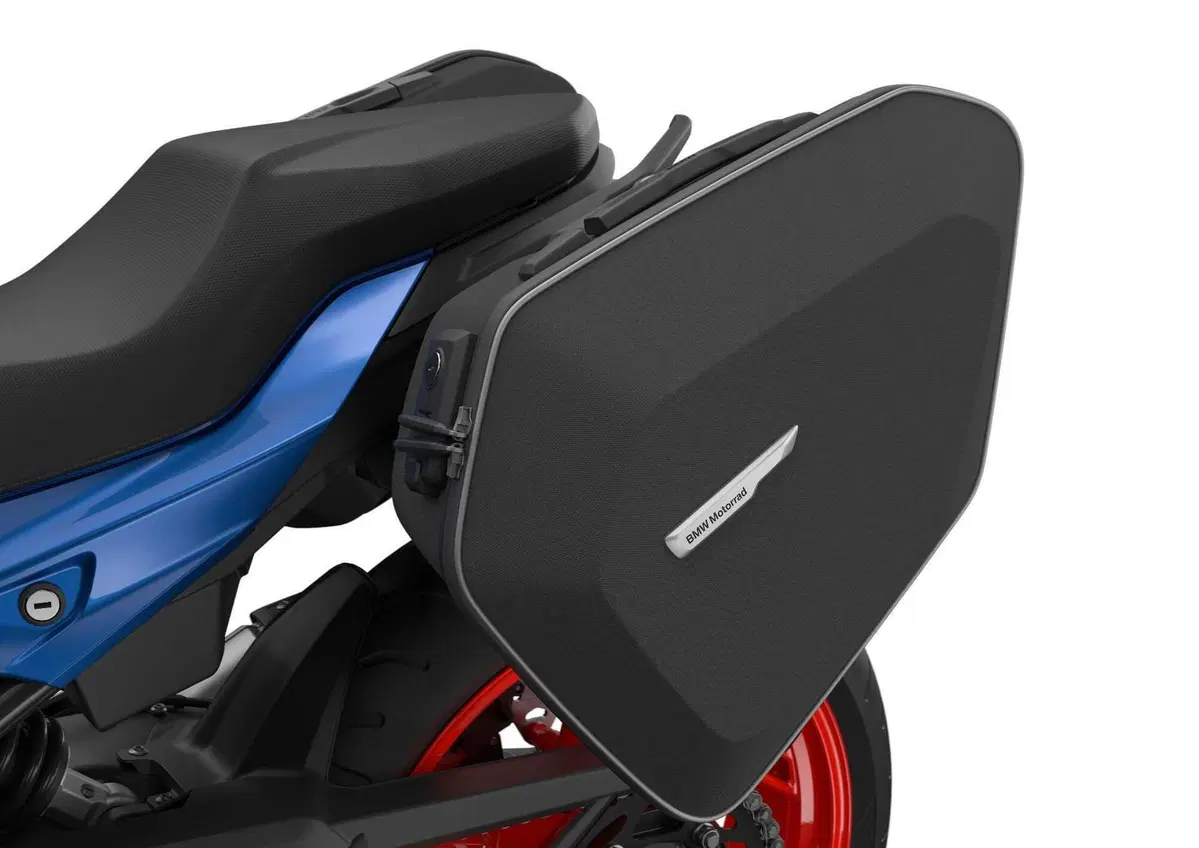  Nuove BMW F 900 R e F 900 XR 2025: aggiornamenti su ergonomia, ciclistica e dotazione (8)