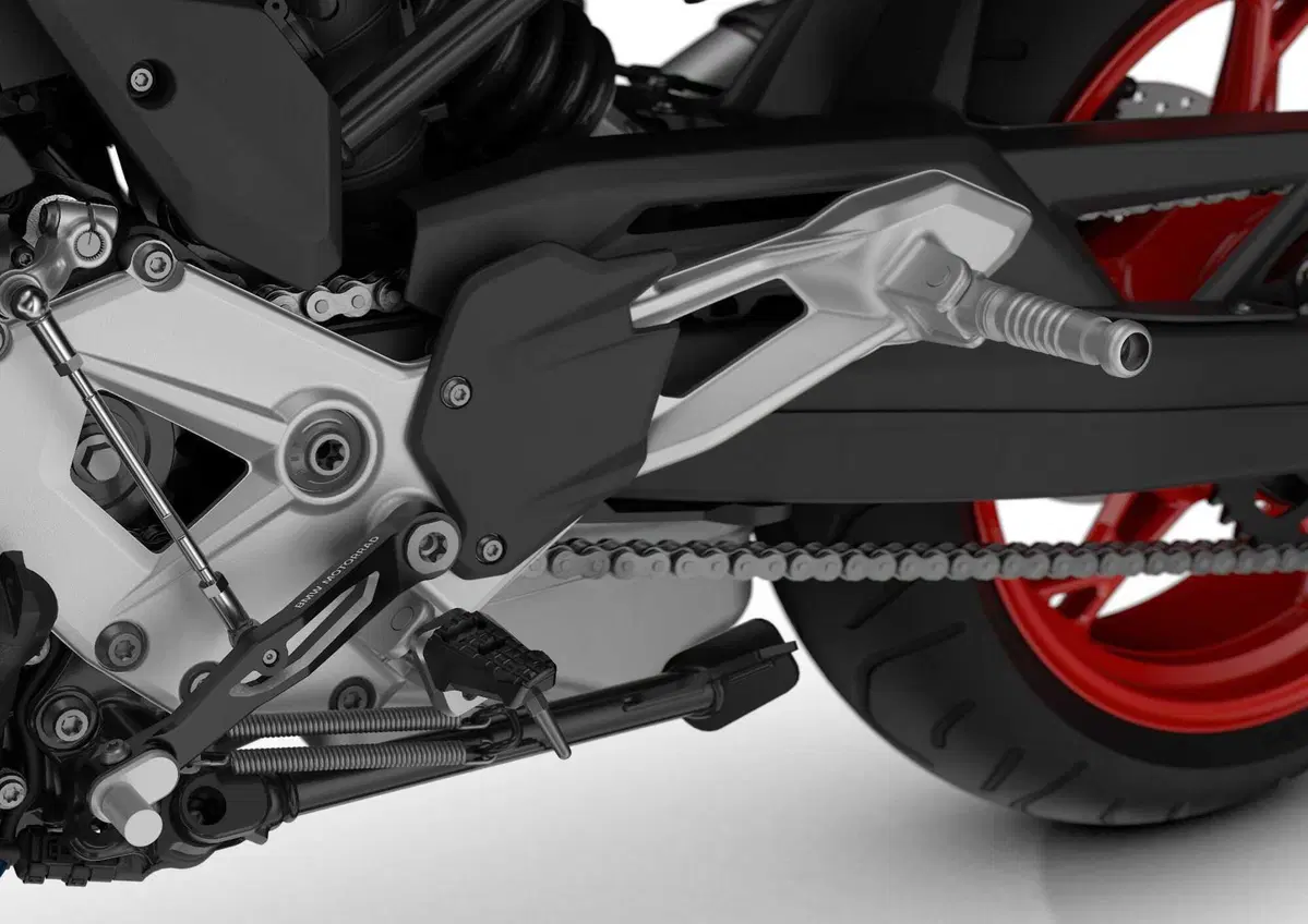  Nuove BMW F 900 R e F 900 XR 2025: aggiornamenti su ergonomia, ciclistica e dotazione (9)