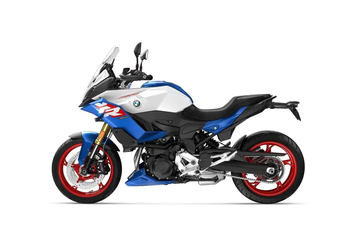  Nuove BMW F 900 R e F 900 XR 2025: aggiornamenti su ergonomia, ciclistica e dotazione (13)