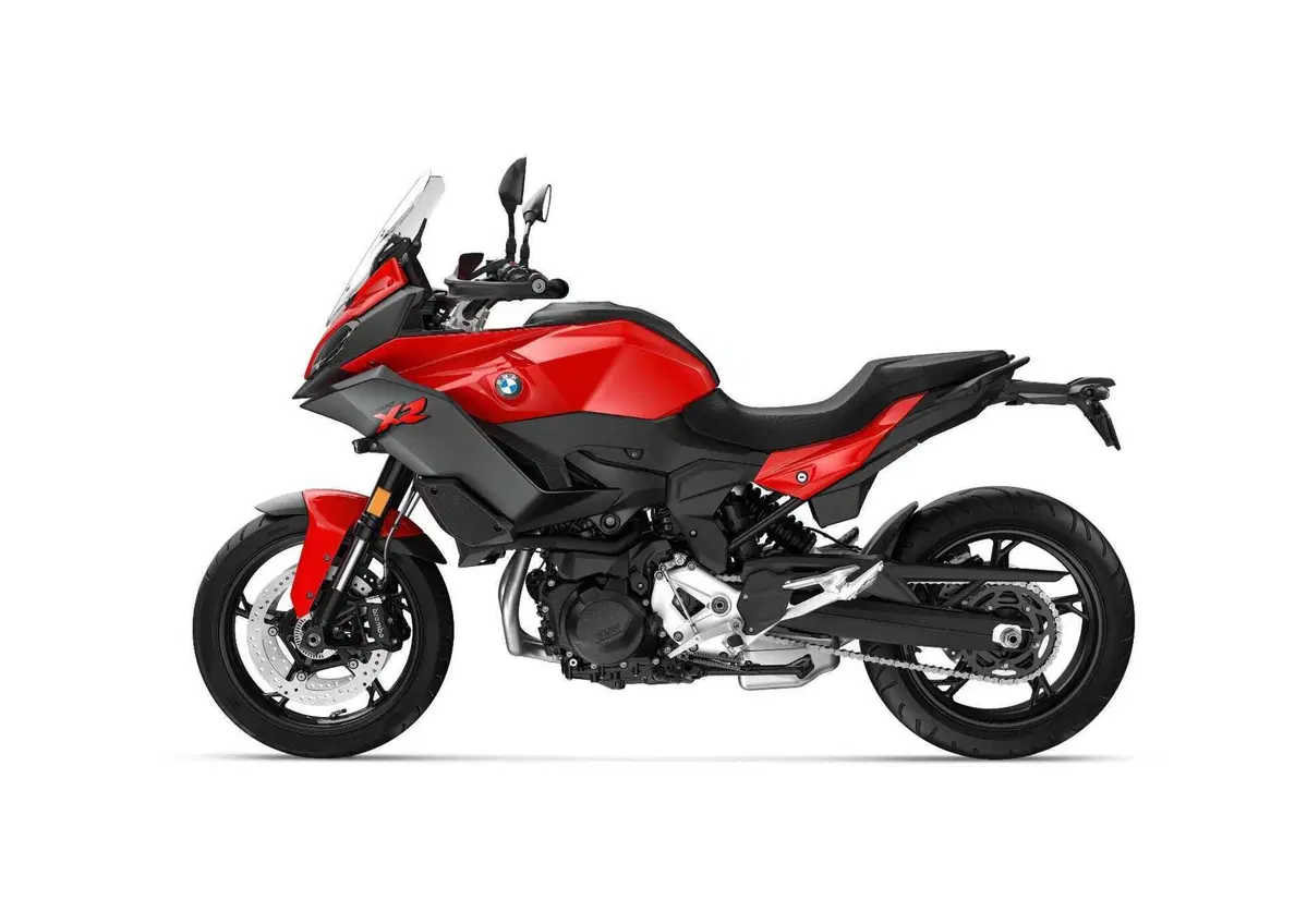  Nuove BMW F 900 R e F 900 XR 2025: aggiornamenti su ergonomia, ciclistica e dotazione (15)