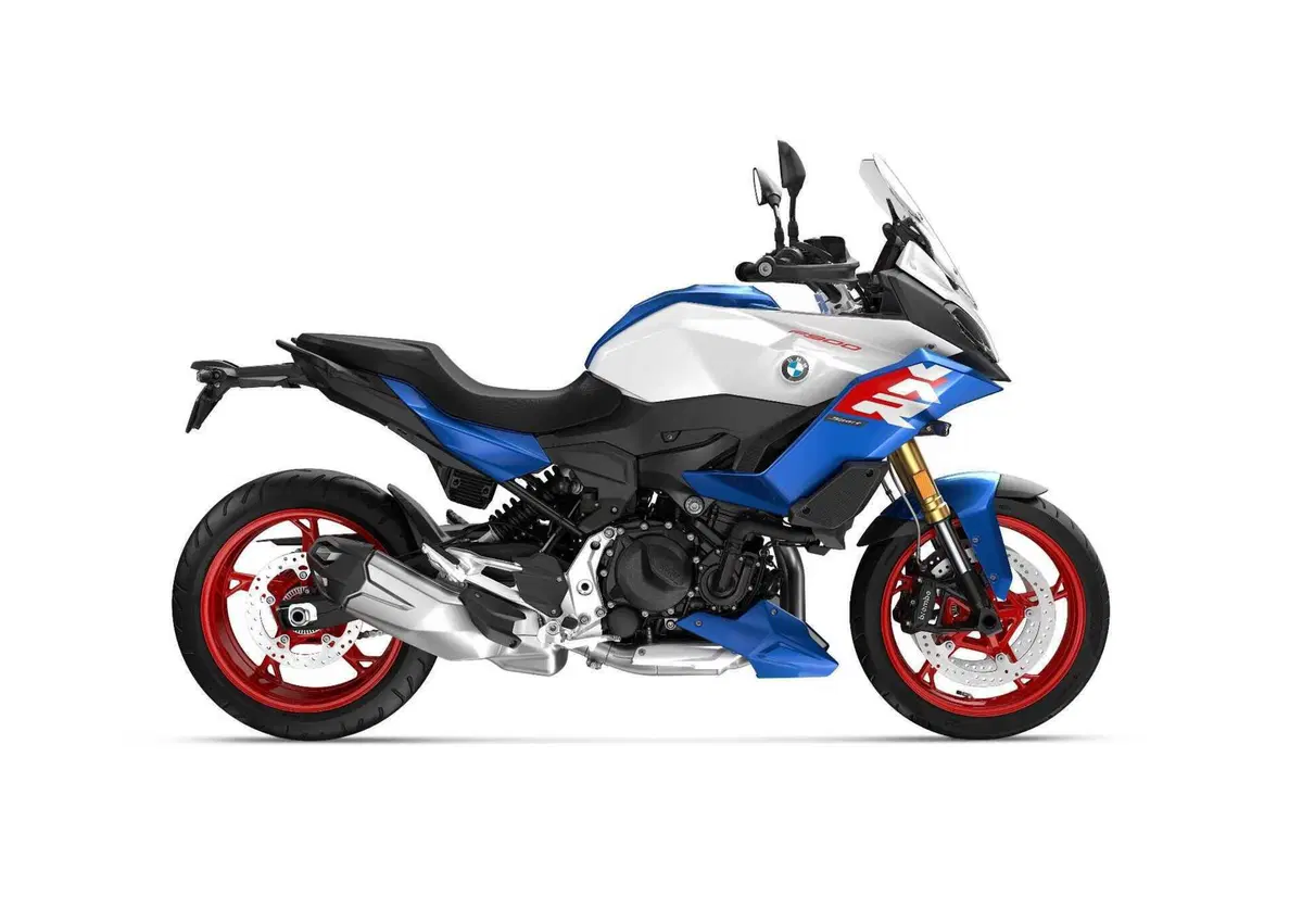  Nuove BMW F 900 R e F 900 XR 2025: aggiornamenti su ergonomia, ciclistica e dotazione (16)