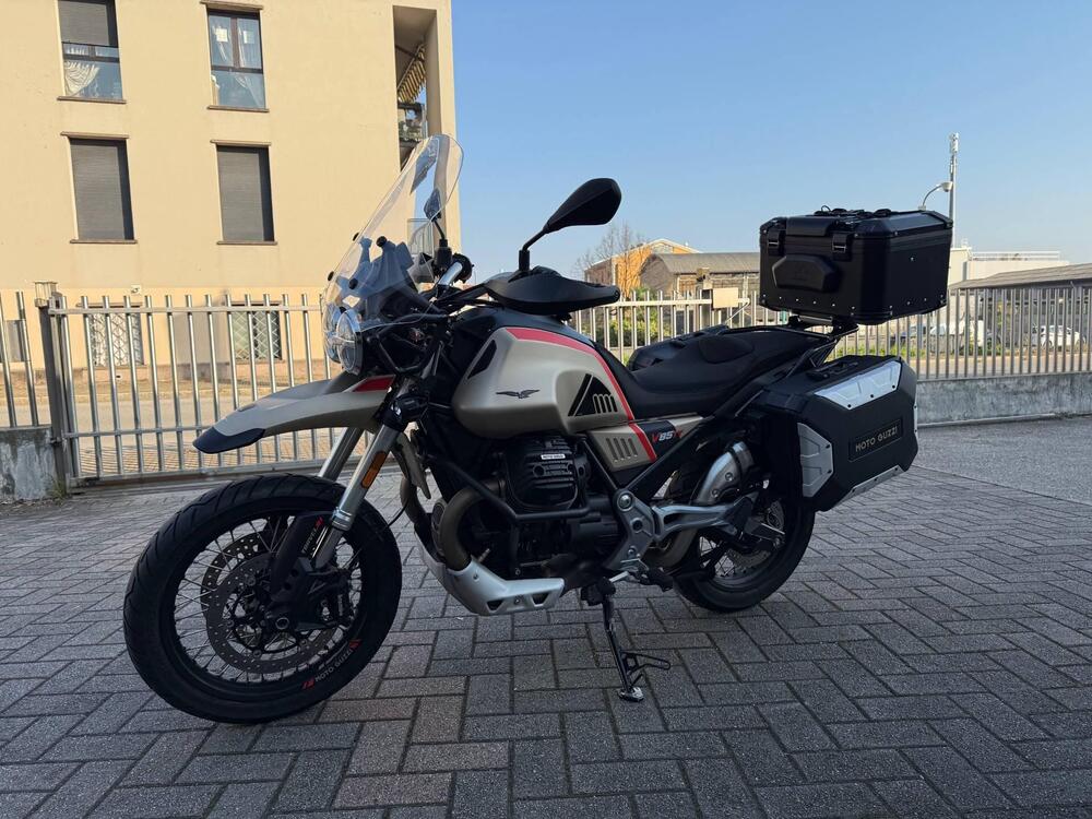 Moto Guzzi V85 TT Travel (2020) (3)