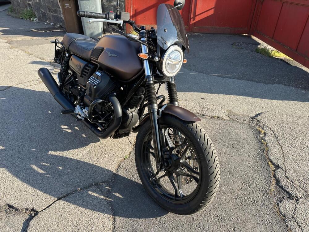 Moto Guzzi V7 III Stone Night Pack (2019 - 20) (3)