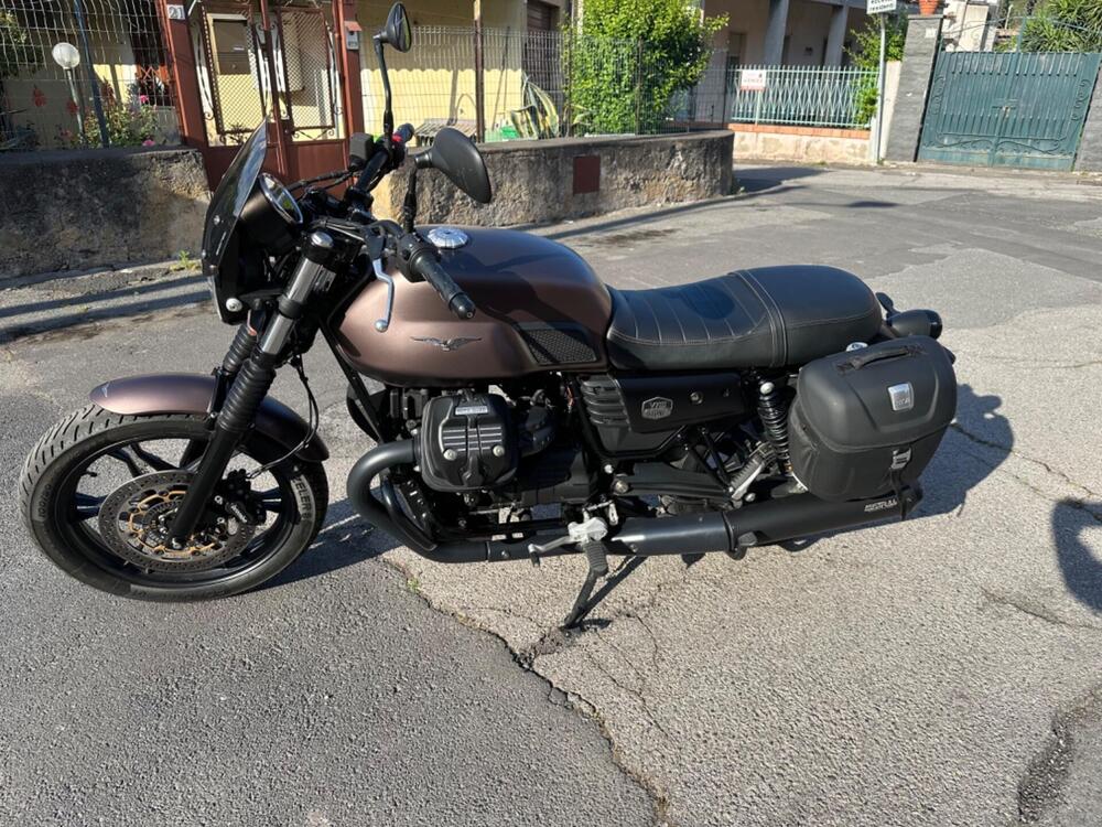 Moto Guzzi V7 III Stone Night Pack (2019 - 20) (4)