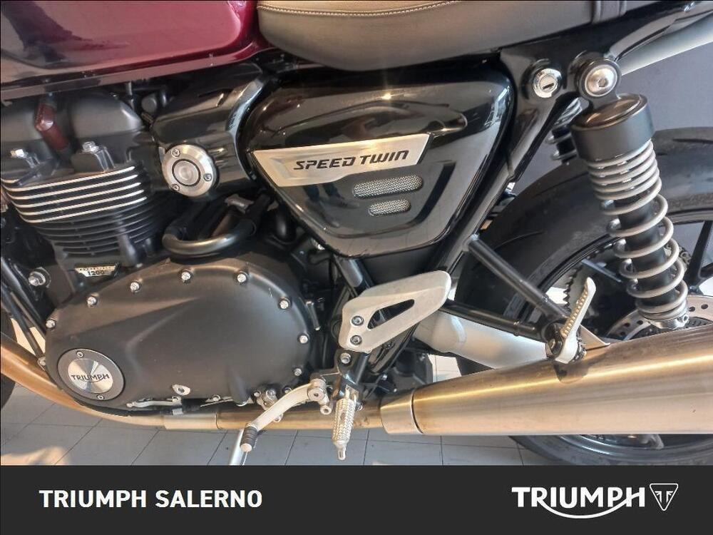 Triumph Speed Twin 1200 Stealth Edition (2024) (3)