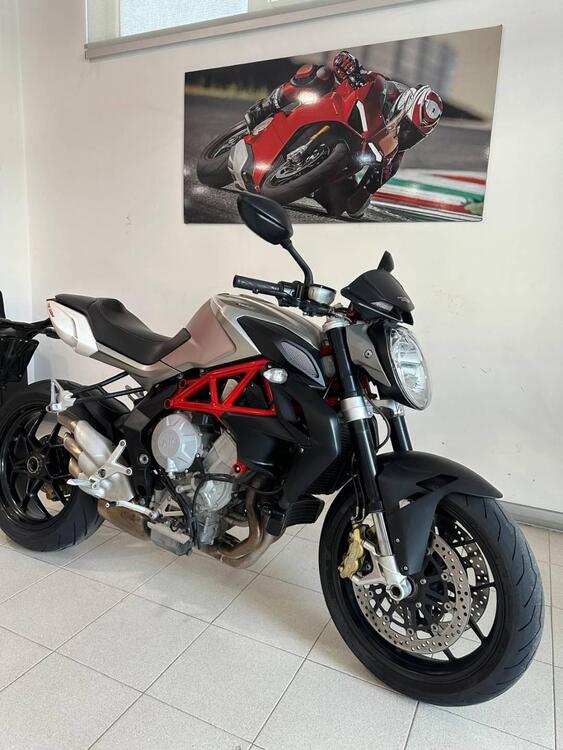 MV Agusta Brutale 800 (2012 - 15) (2)