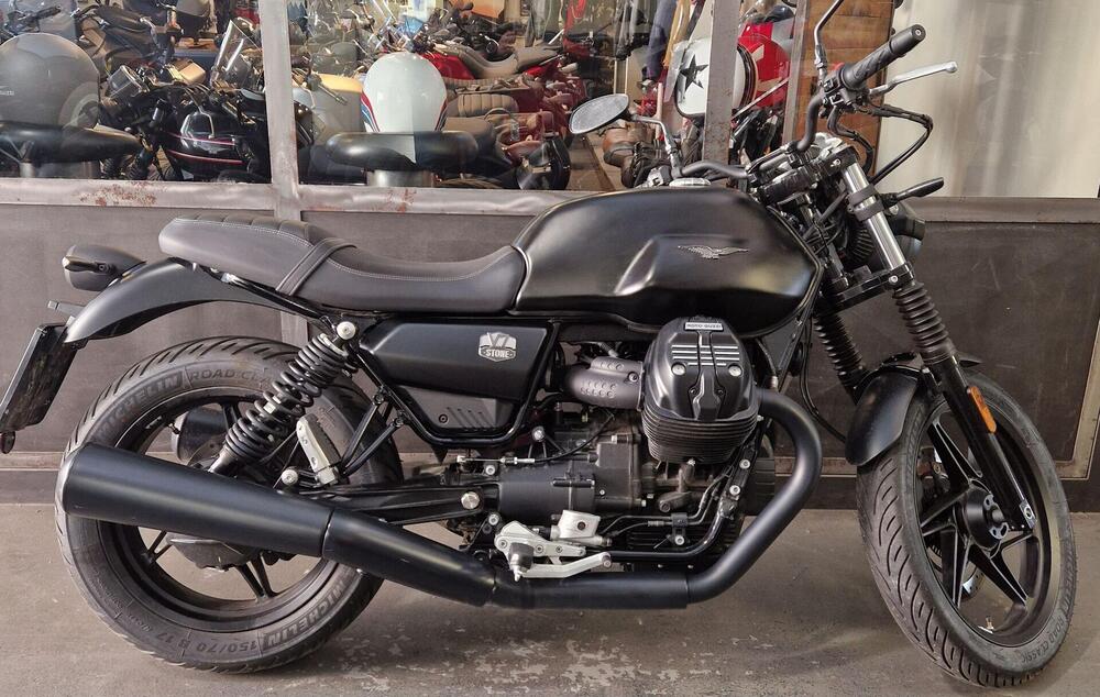 Moto Guzzi V7 Stone (2021 - 24)