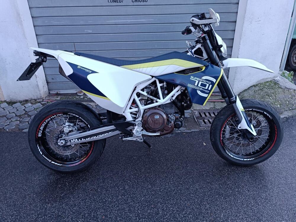 Husqvarna 701 Supermoto (2016)