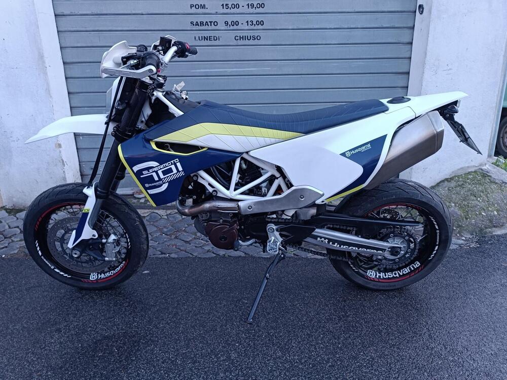 Husqvarna 701 Supermoto (2016) (2)