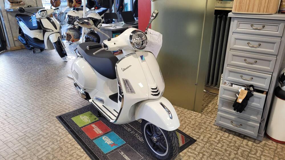 Vespa GTS 125 (2021 - 25) (2)