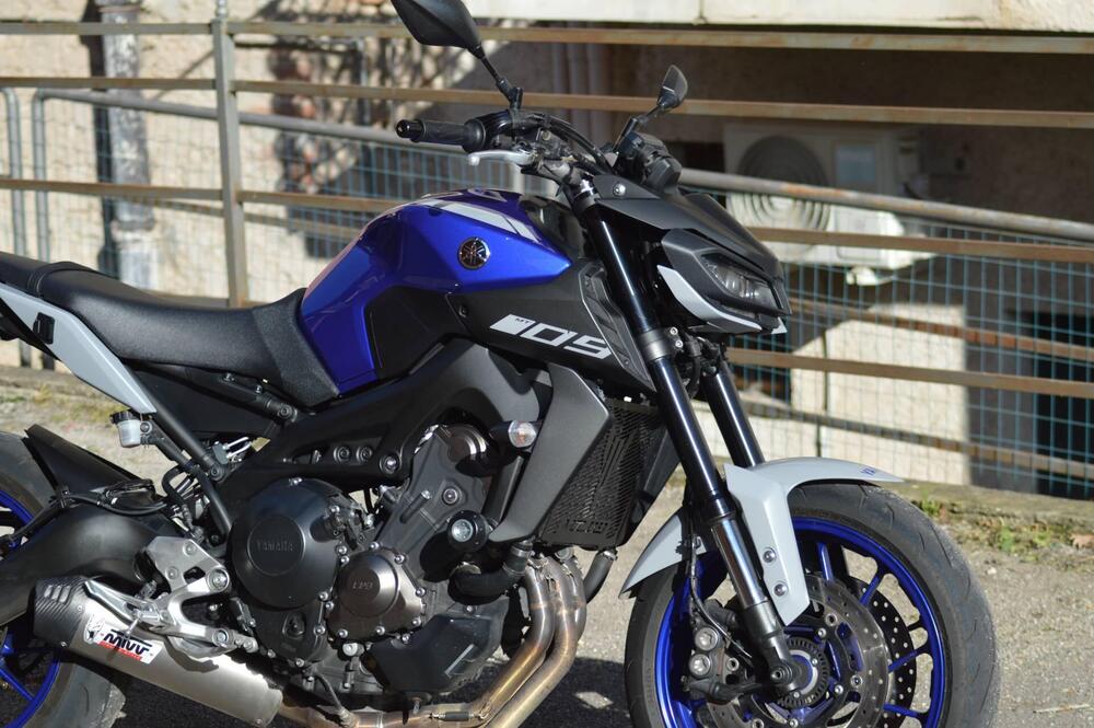 Yamaha MT-09 (2017 - 20) (2)