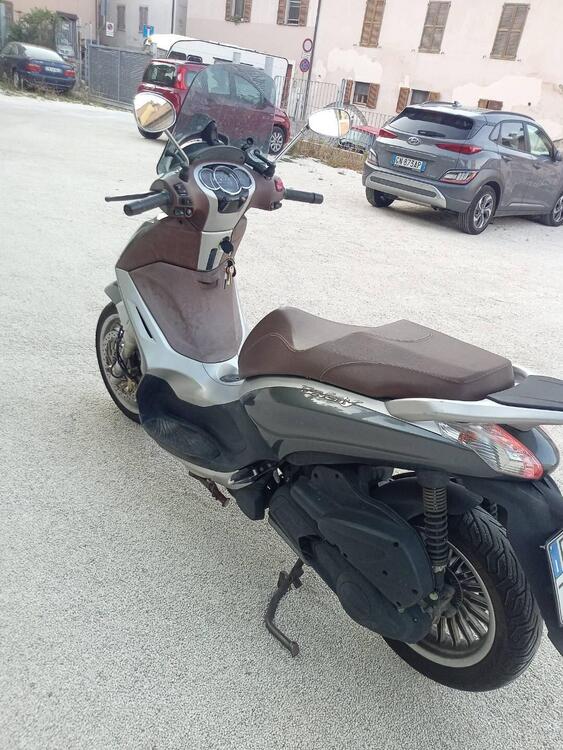 Piaggio Beverly 300 i.e. ABS-ASR (2016 - 20) (2)