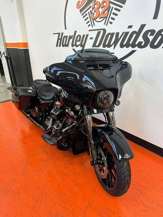 Harley-Davidson 117 Street Glide (2021) - FLHXSE (2)