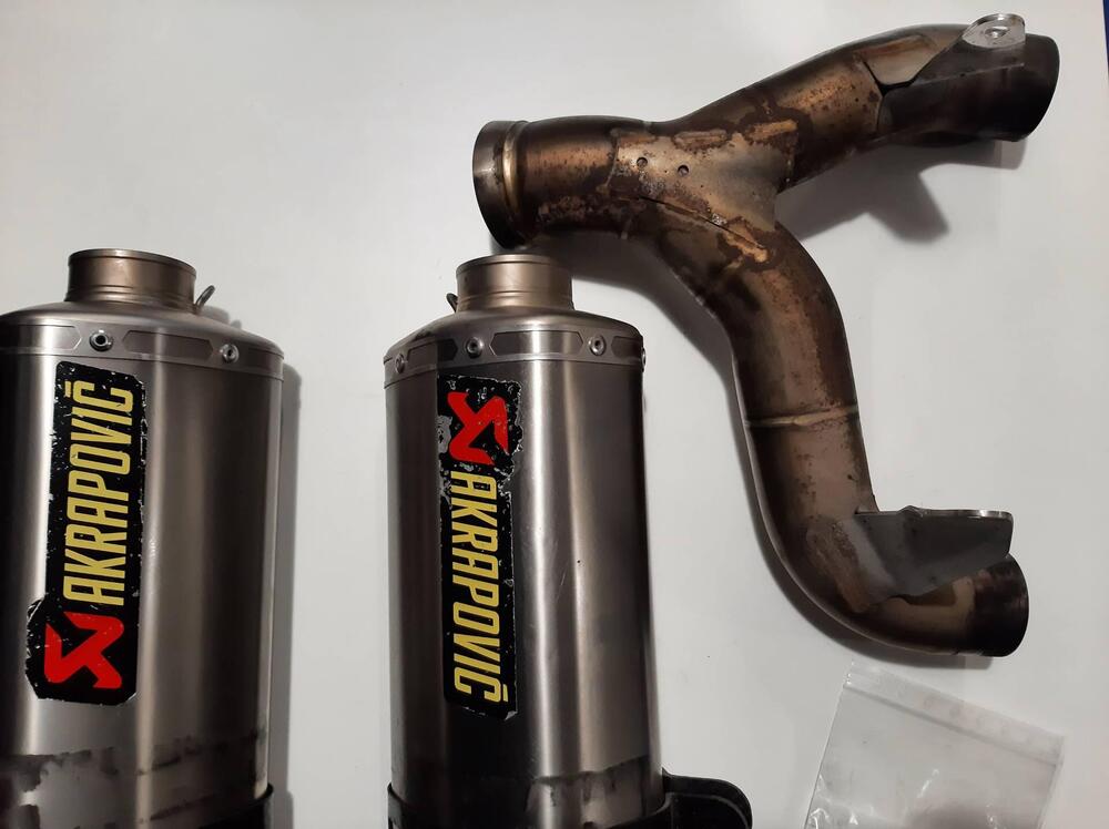 SILENZIATORI AKRAPOVIC SUPER DUKE 990 (2)