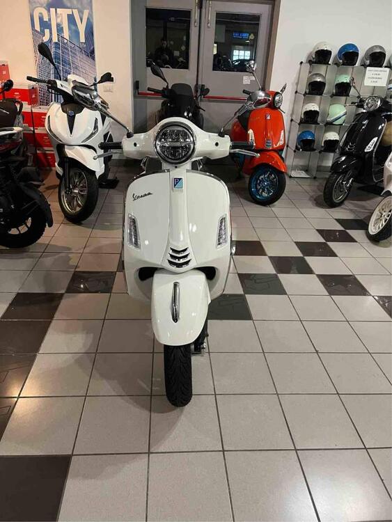 Vespa GTS 300 Super (2023 - 24) (2)