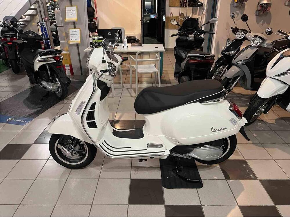 Vespa GTS 300 Super (2023 - 24) (3)