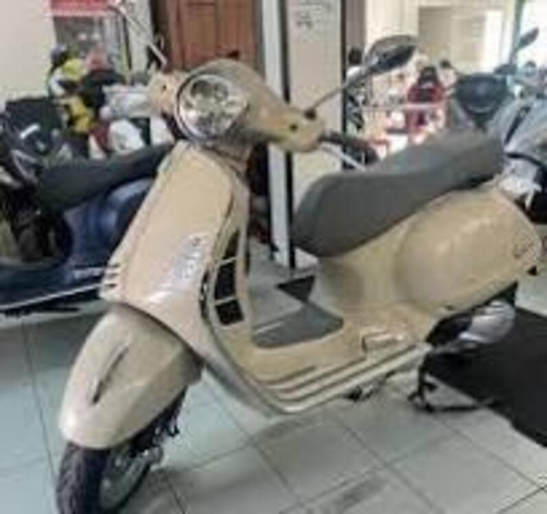 Vespa GTS 300 (2023 - 24)