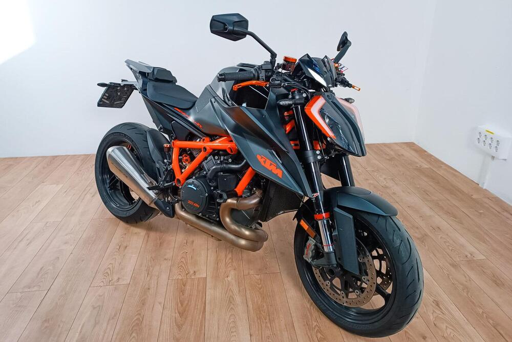 KTM 1290 Super Duke R (2019) (2)