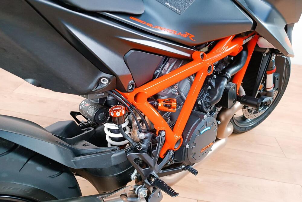 KTM 1290 Super Duke R (2019) (4)