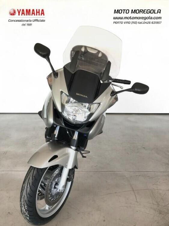 Honda Deauville 700 ABS (2)