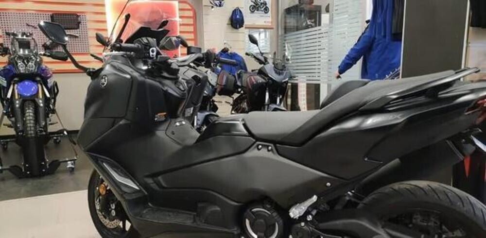 Yamaha T-Max 560 (2022 - 24) (2)