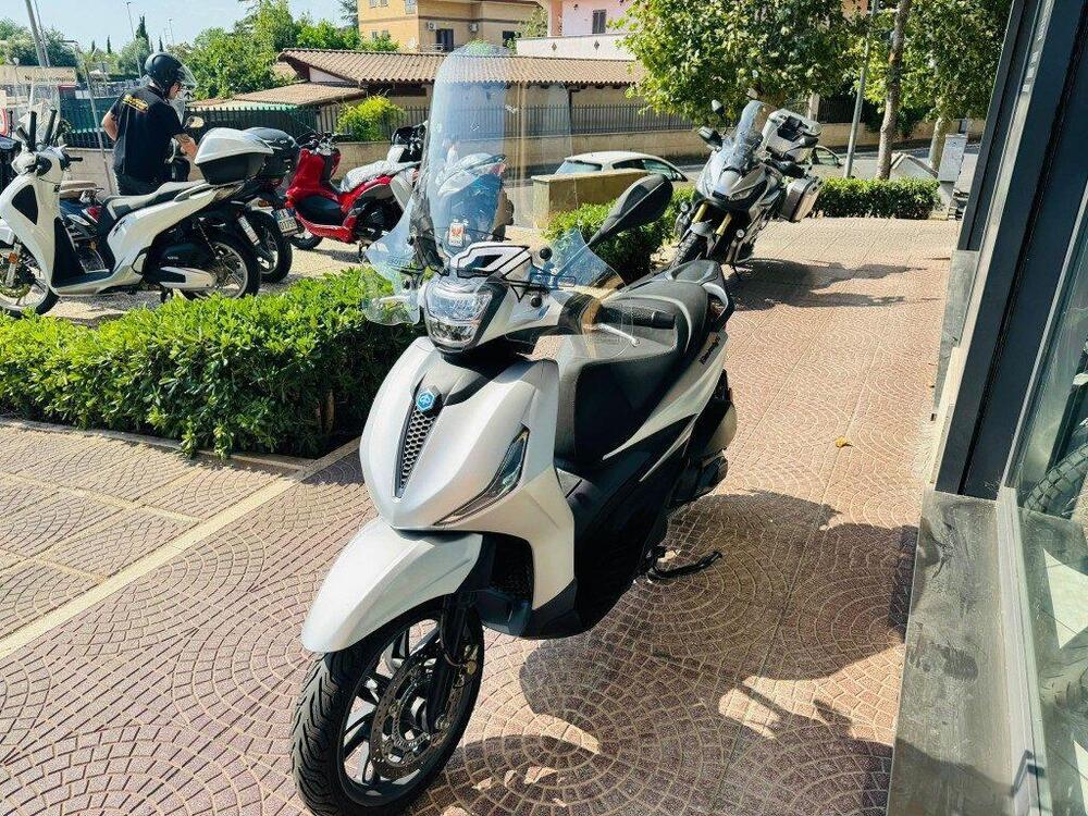 Piaggio Beverly 300 Hpe (2021)