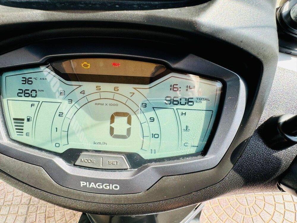 Piaggio Beverly 300 Hpe (2021) (2)