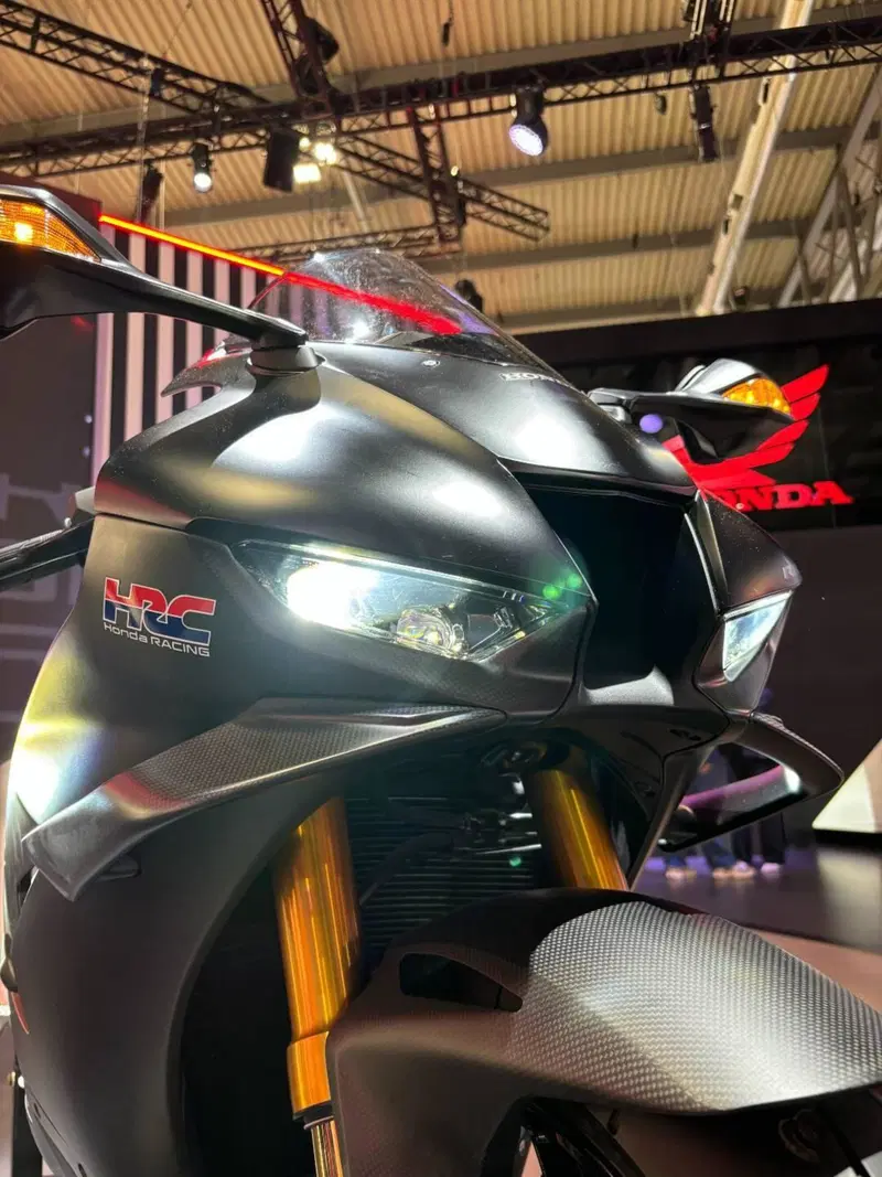 Honda CBR 1000 RR-R Fireblade SP Carbon Edition (2024 - 26) (3)