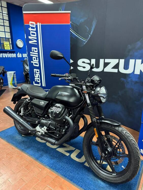 Moto Guzzi V7 Stone (2021 - 24)