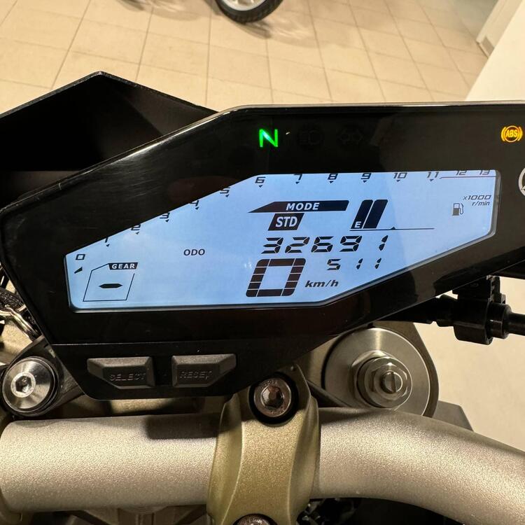 Yamaha MT-09 (2013 - 15) (4)