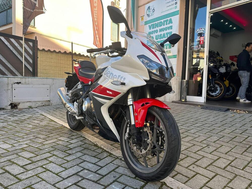 Benelli BN 302 R (2017 - 20) (2)