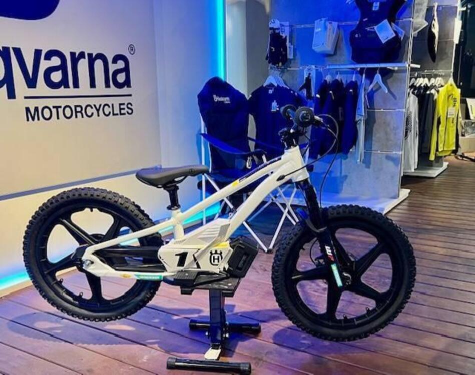 Husqvarna EE 1.20 (2023 - 24)