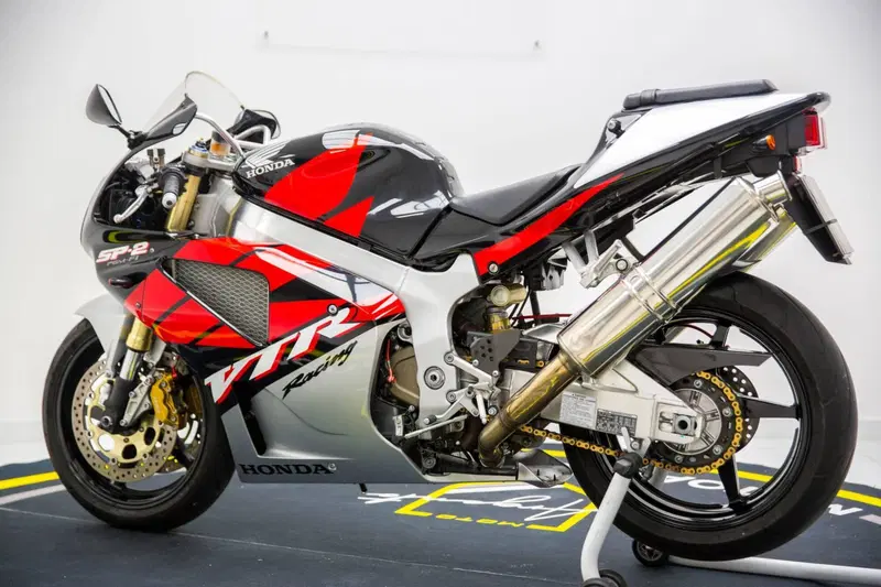 Honda VTR 1000 SP-2 (2002 - 06) (4)