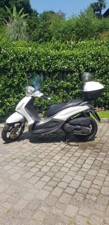 Piaggio Beverly 350 SportTouring ie ABS (2011 - 17) (2)