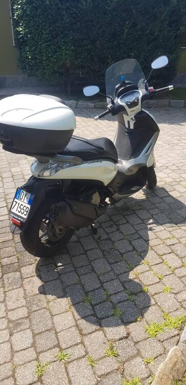 Piaggio Beverly 350 SportTouring ie ABS (2011 - 17) (4)