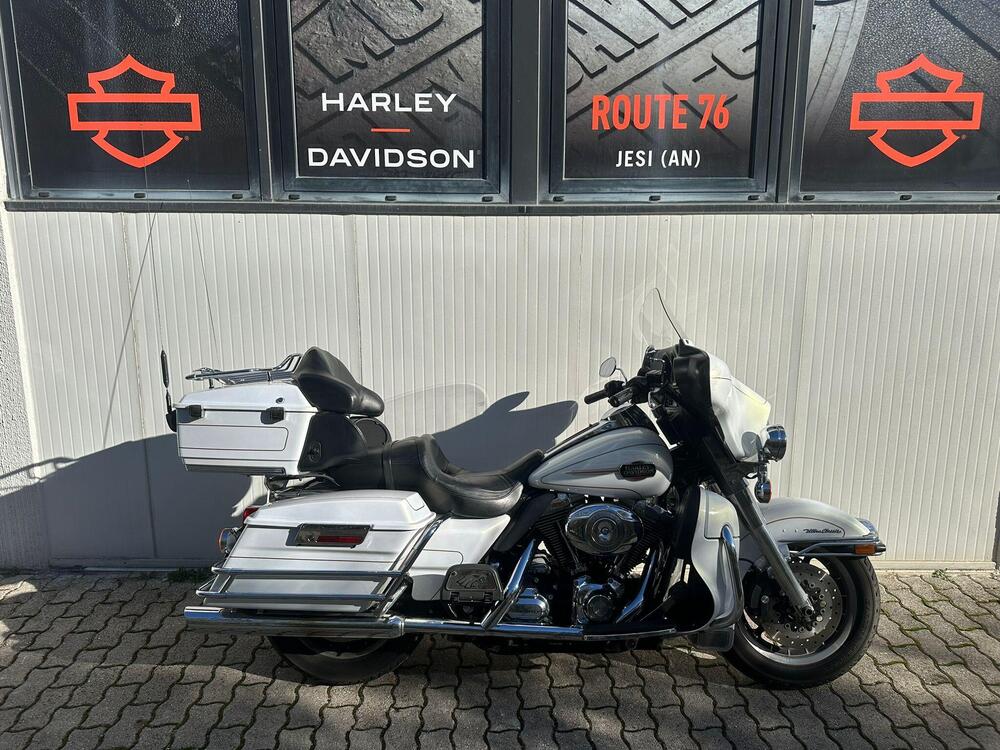 Harley-Davidson 1584 Electra Glide Ultra Classic (2007) - FLHTCU