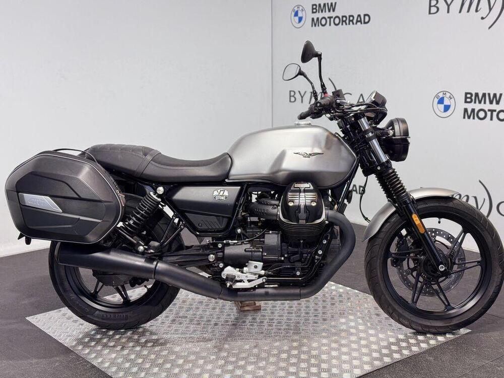 Moto Guzzi V7 Stone (2021 - 24)