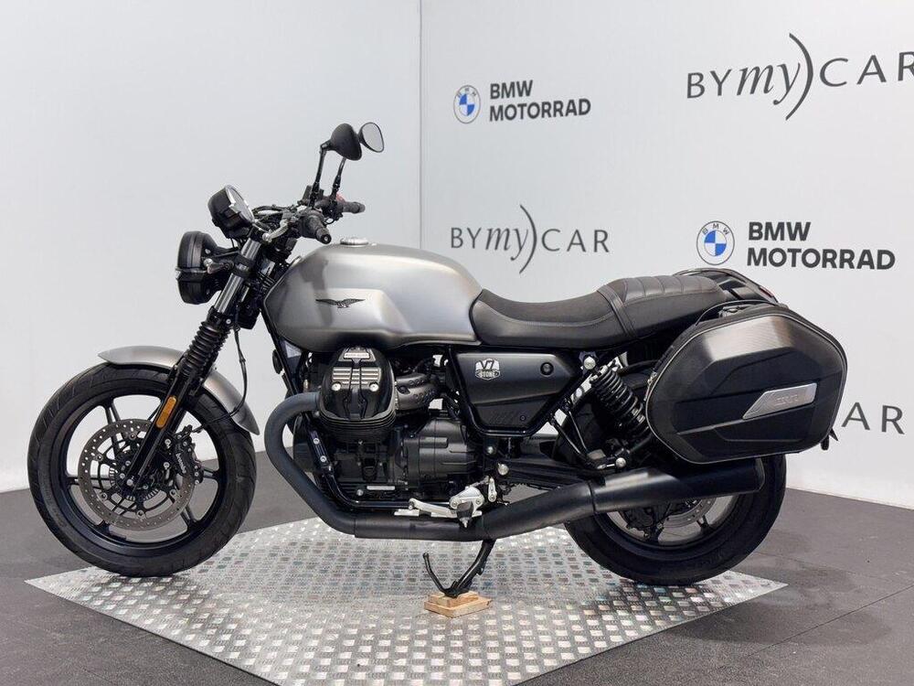 Moto Guzzi V7 Stone (2021 - 24) (2)