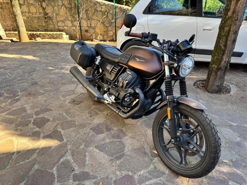 Moto Guzzi V7 III Stone Night Pack (2019 - 20)