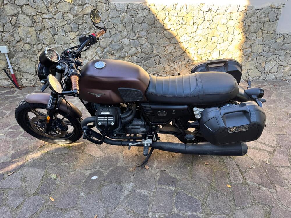 Moto Guzzi V7 III Stone Night Pack (2019 - 20) (2)