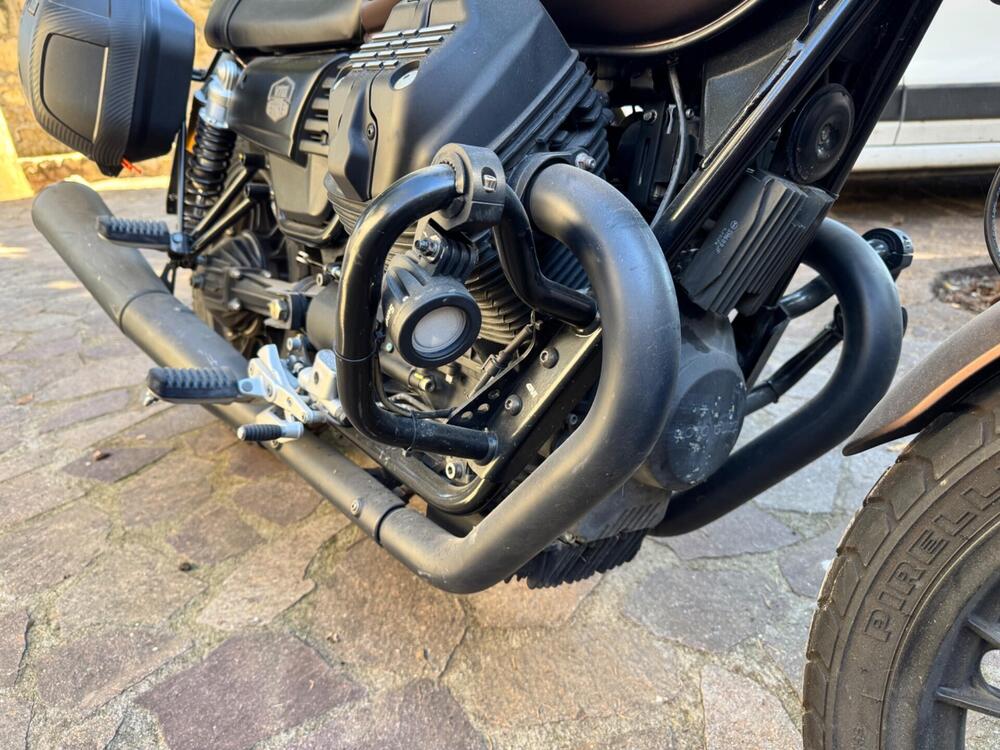 Moto Guzzi V7 III Stone Night Pack (2019 - 20) (3)