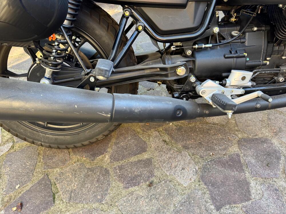 Moto Guzzi V7 III Stone Night Pack (2019 - 20) (5)