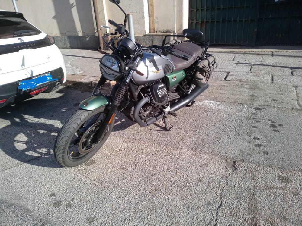 Moto Guzzi V7 Stone Centenario (2021 - 22) (2)