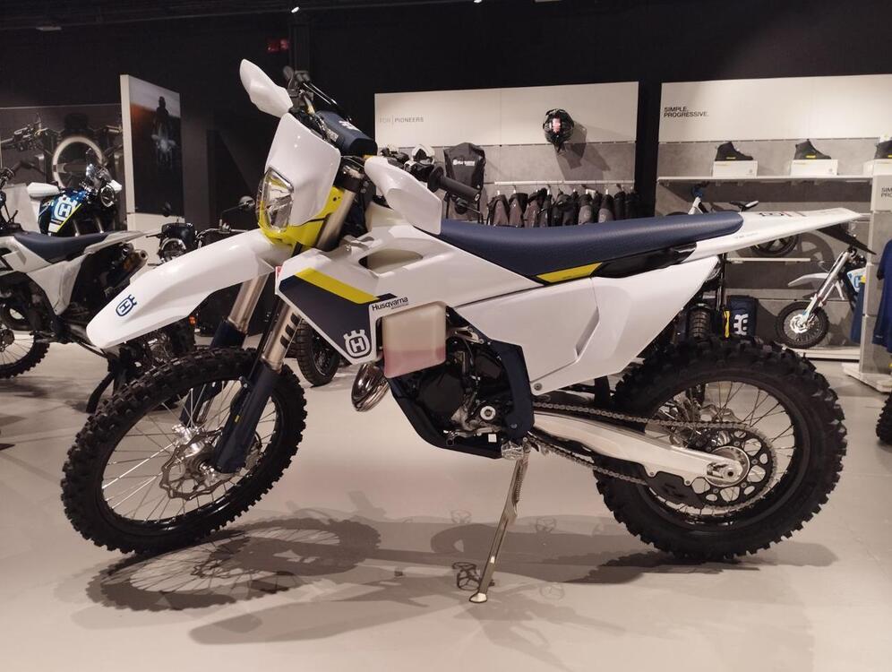 Husqvarna TE 125 (2025) (4)