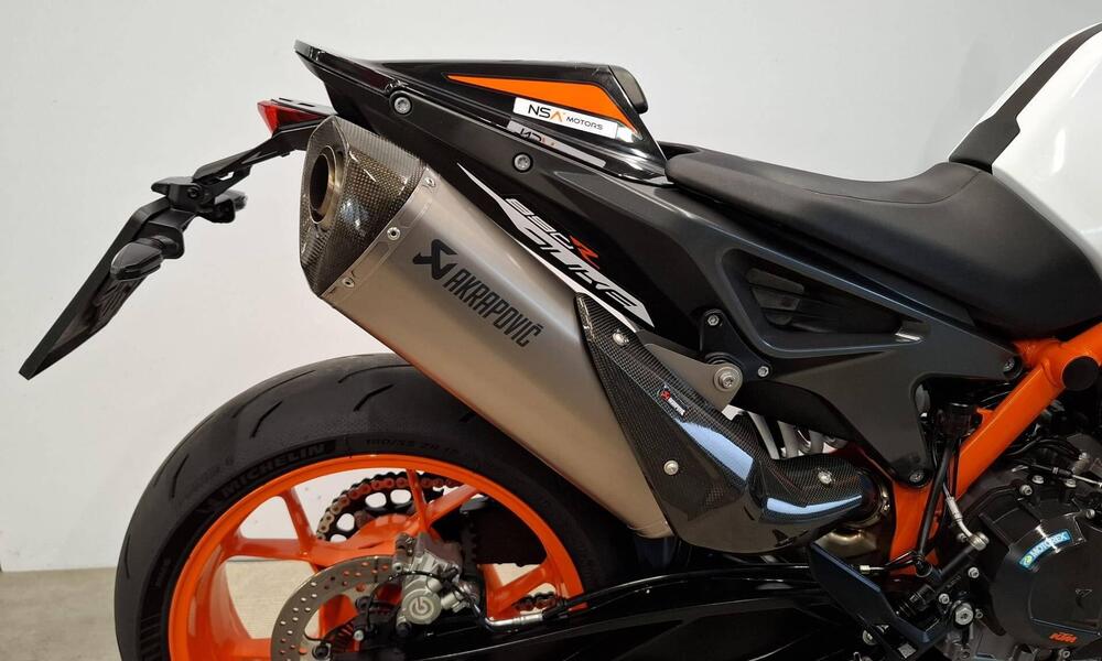 KTM 890 Duke R (2021) (4)