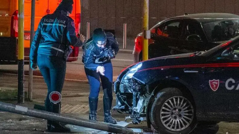 Incidente fatale a Milano: 19enne scappa dai carabinieri in scooter, cade e muore durante l'inseguimento